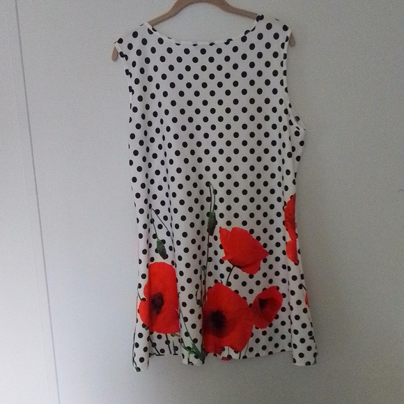 Lily by Firmiana XL women's sleeveless tunic top with black polka dots - Picture 2 of 5